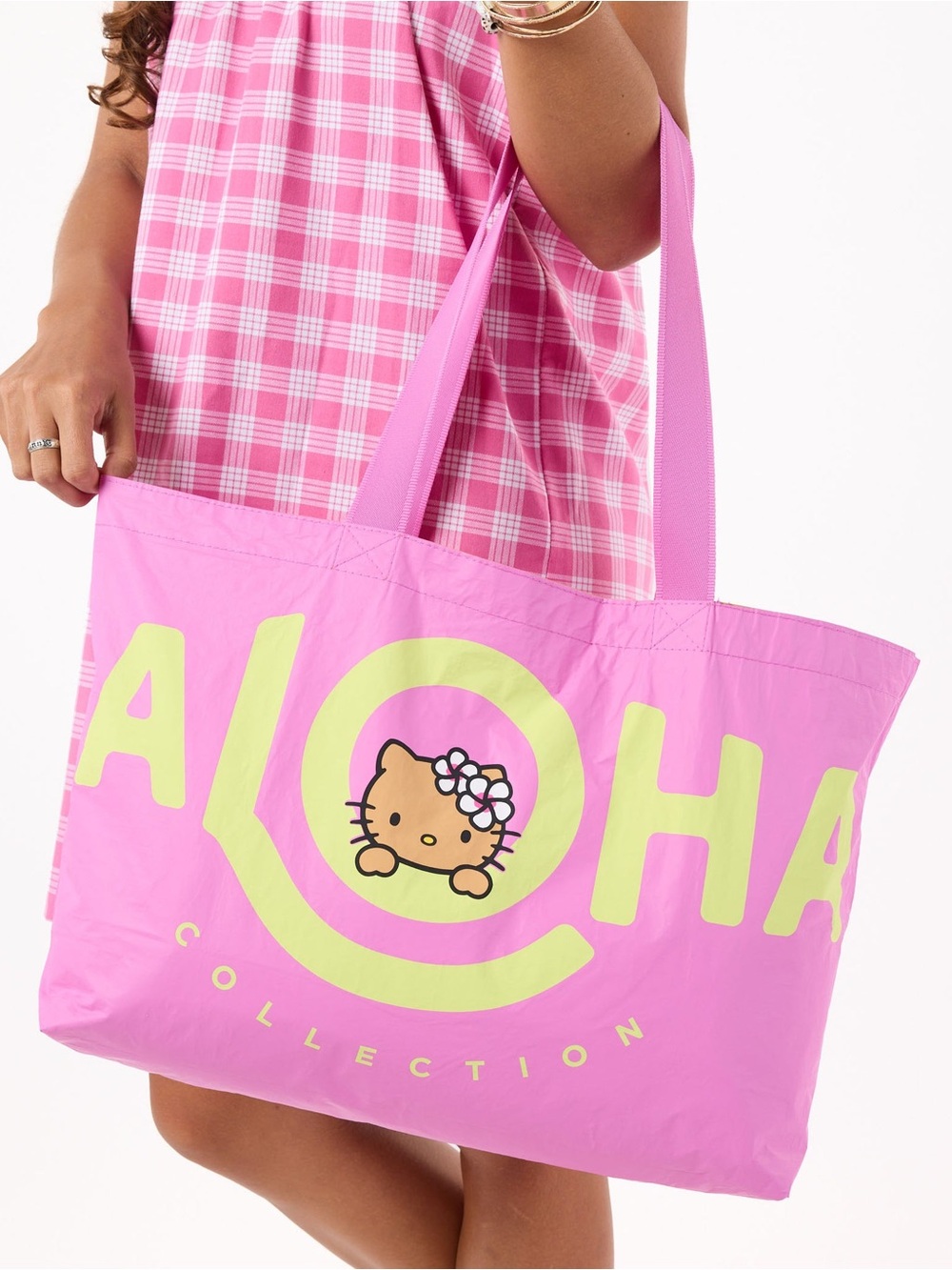 ALOHA Collection x Hello Kitty Hawaii Exclusive Reversible Holo Holo Tote Bag - Picture 16 of 16